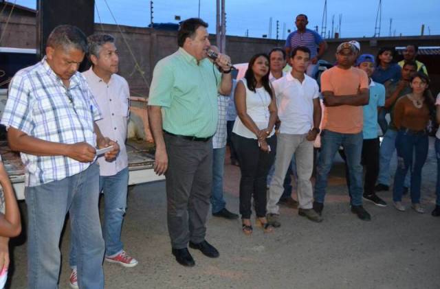 Pedro Loreto junto a su equipo de trabajo visita las comunidades