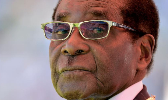 Robert Mugabe dimite después de 37 años en el poder