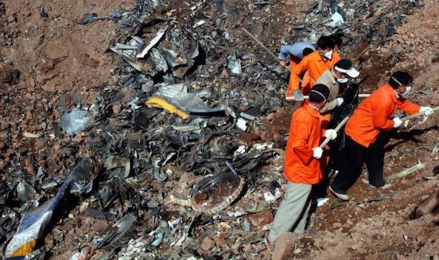 66 personas fallecidas en accidente de avión en Irán