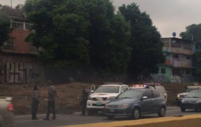 GNB halló cadáver en la autopista Francisco Fajardo
