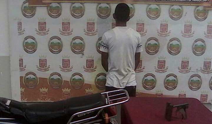 Pescaron a un motorizado armado Pescaron a un motorizado armado