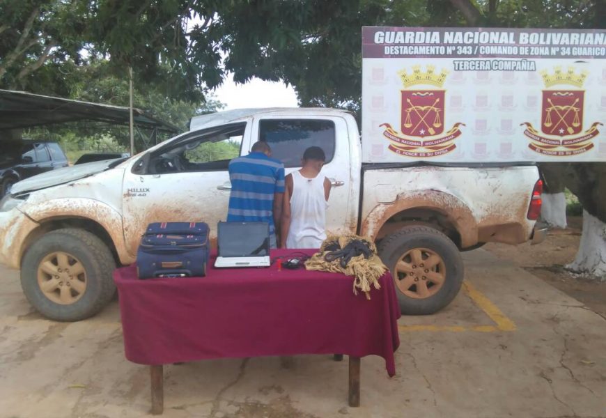 Agarraron a dos huyendo con camioneta robada Agarraron a dos huyendo con camioneta robada