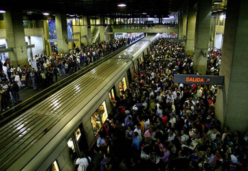 Retraso en el Metro de Caracas: la desidia de cada usuario Retraso en el Metro de Caracas: la desidia de cada usuario