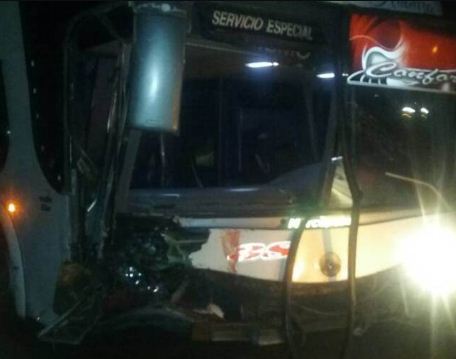 Accidente automovilístico dejó un muerto y siete heridos Accidente automovilístico dejó un muerto y siete heridos